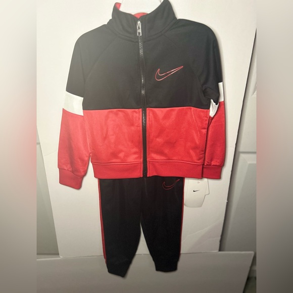 Nike Other - NWT size 2T Nike 2 piece jogger suit